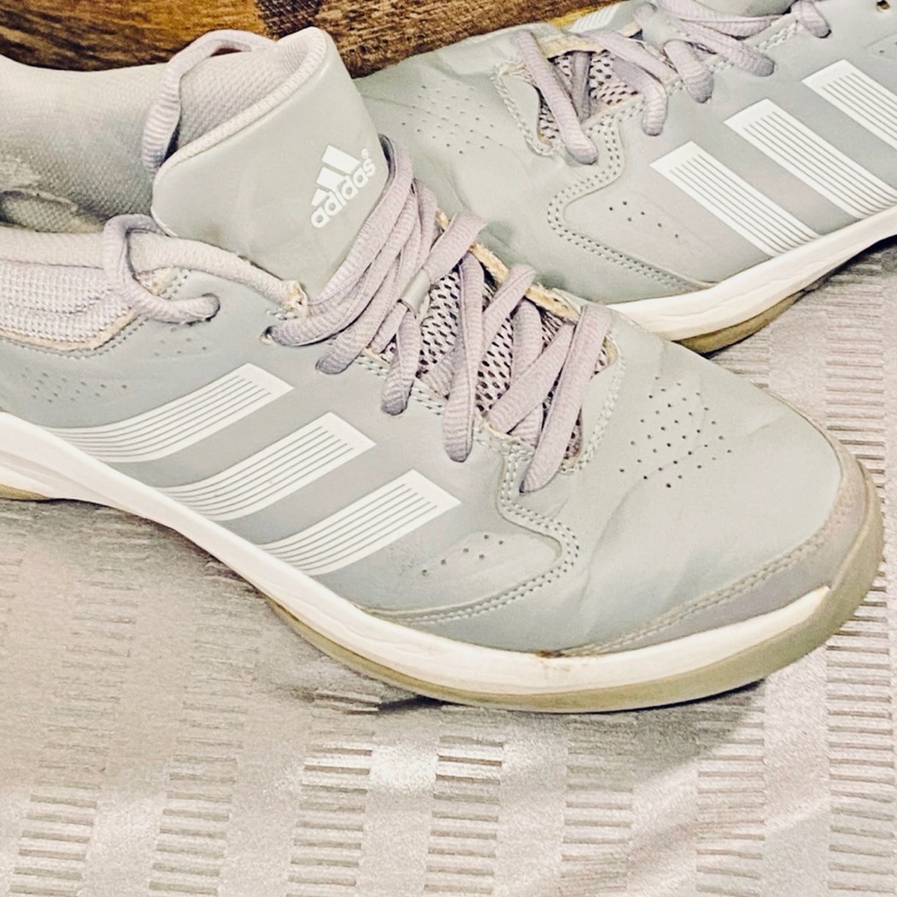 Men’s Adidas Isolation Basketball Shoe Size 10.5 Gem